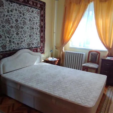 Rozsa Lakas Apartmán *